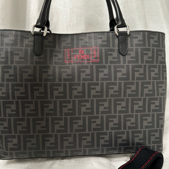 Fendi Roma Amor Monogram Printed Tote Bag - Picture 4 of 15